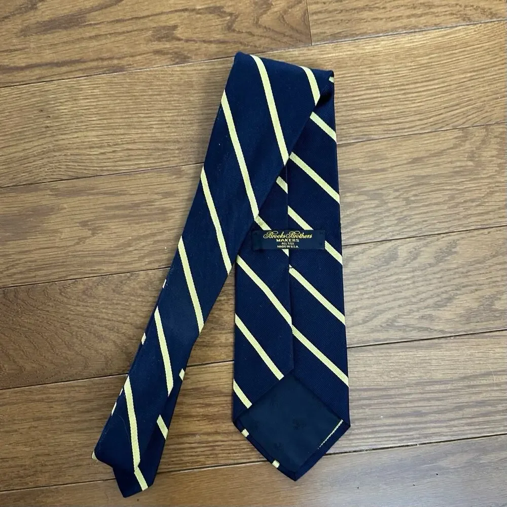 Brooks Brothers Tie Navy W/ Gold Stripes‎ 100% Silk Men's Necktie 57